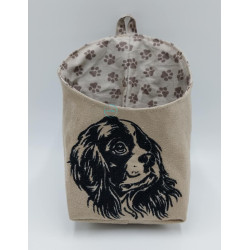 corbeille-a-suspendre-motif-cavalier-king-charles@isartatelier